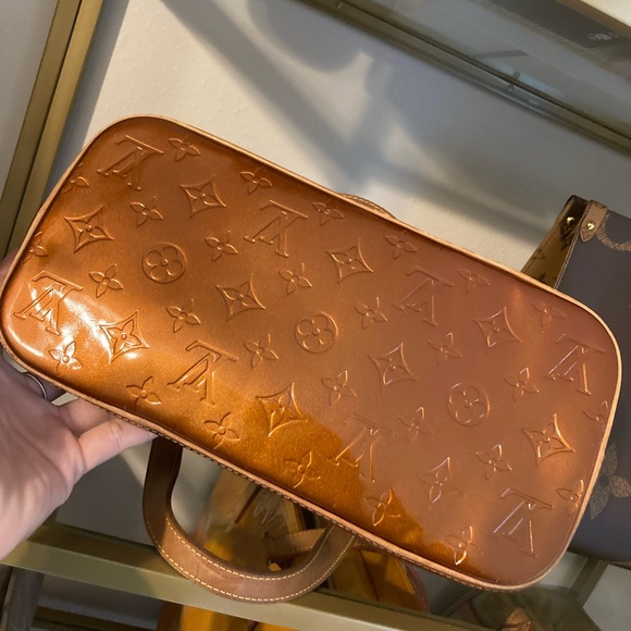 LOUIS VUITTON VERNIS BAG - Picture 2 of 13